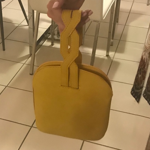 yelloe bags